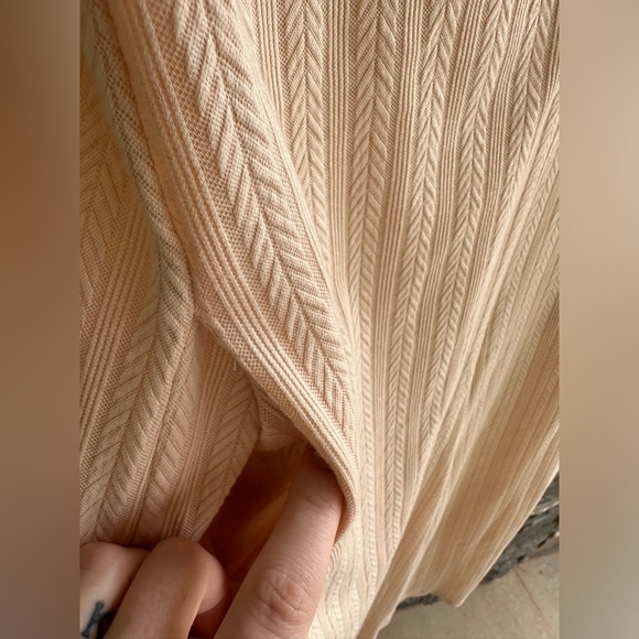 Sleeveless Cream Top - Picture 3 of 7